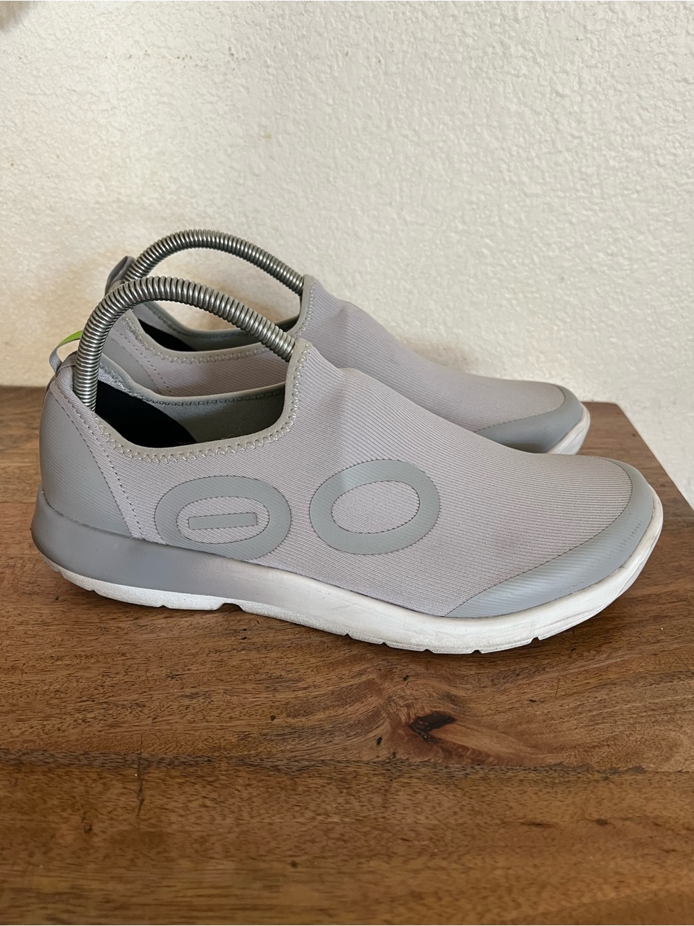 Oofos OOmg eeZee Men’s Size 11.5 Gray Comfort Slip Sneakers